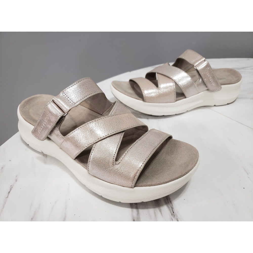 NEW NO BOX SIZE 9 Rockport Qwyn Wedge Sandal Silver Leather Comfort Walking SHoe